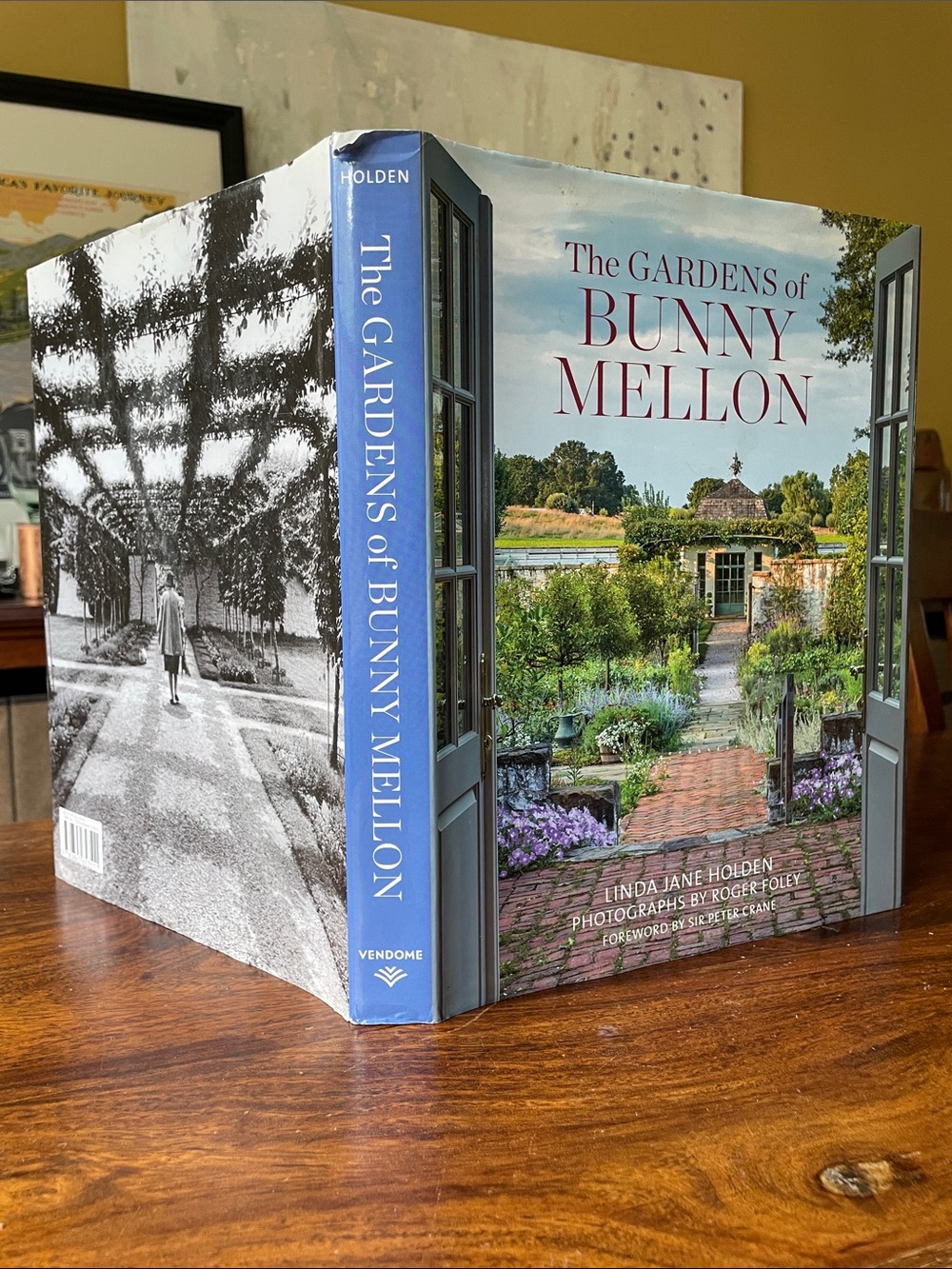 The Gardens of Bunny Mellon – Coffee Table Garden Book (Pink Title) - Picture 3 of 16